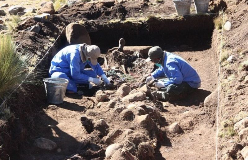60 bodies found in mass graves in central Peru