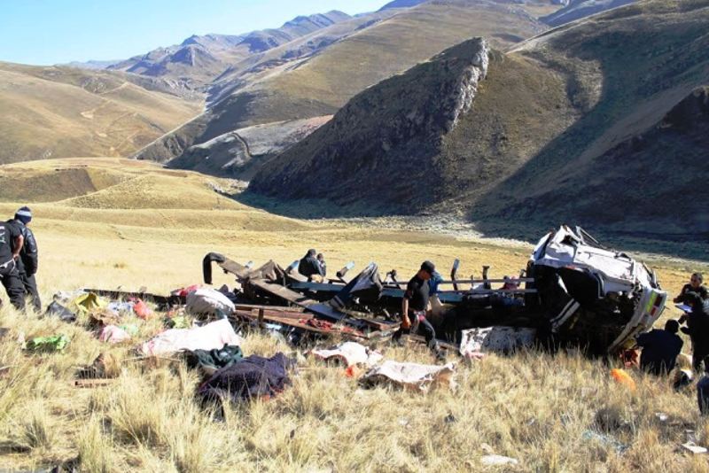 10 killed in southern Peru bus accident