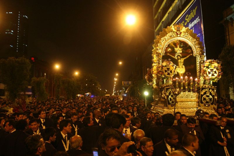 Señor de los Milagros processions begin in Lima