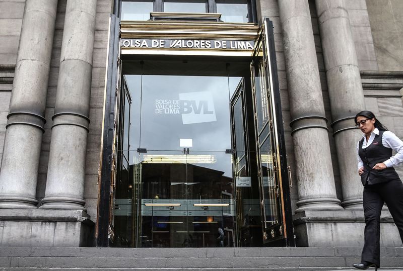 Lima stock exchange falls 1.4% as Peru’s sol breaks 3.40 threshold