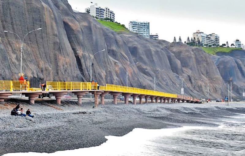 Lima mayor criticized for design of coastal boardwalk