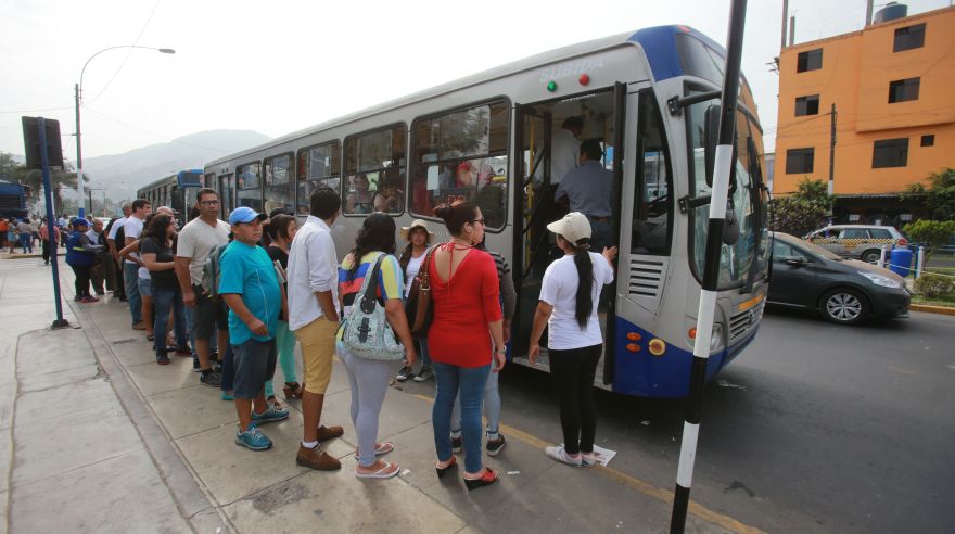 Lima mayor’s approval falls as transit projects stumble