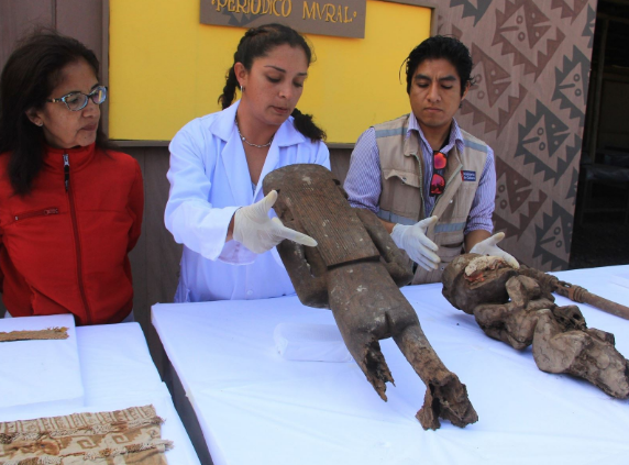 archaeologists peru