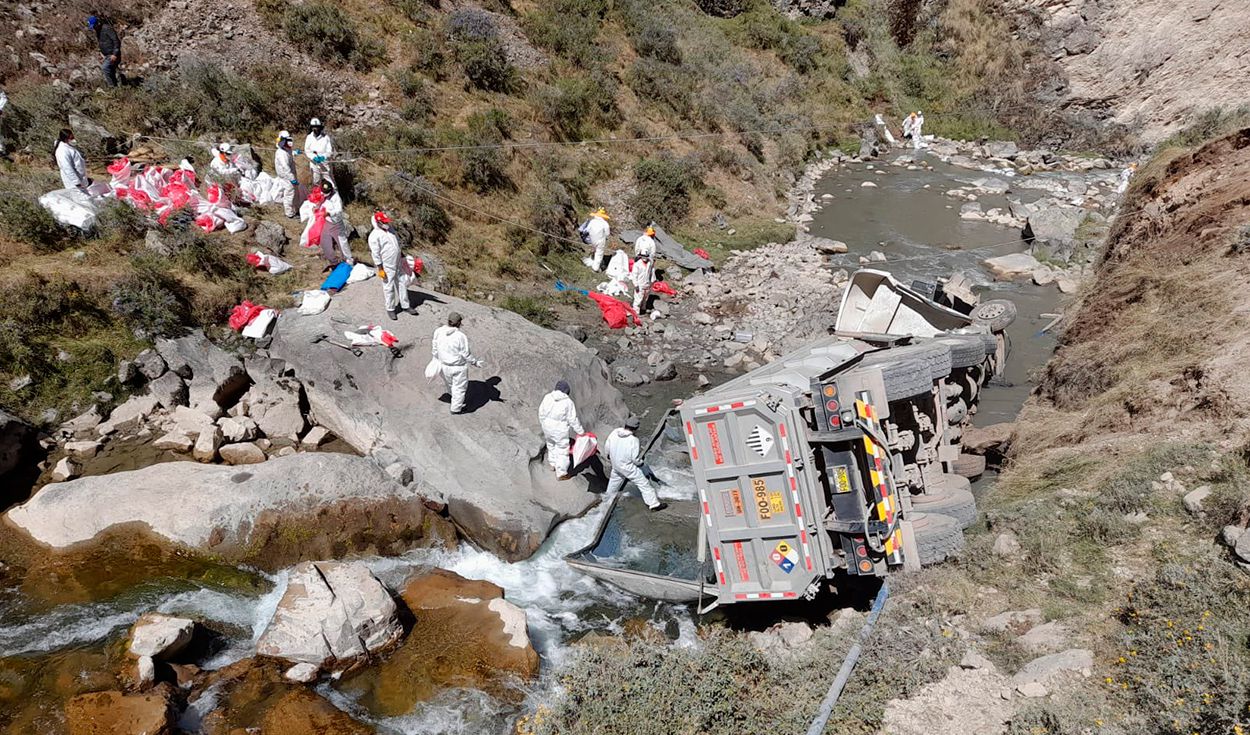 34 tons of zinc spill into Peruvian river killing 600 tons of fish