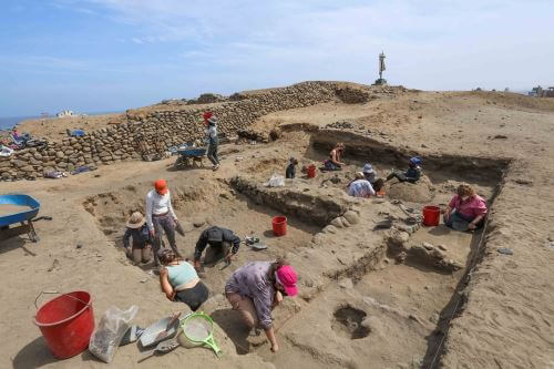 Archaeologists in Peru unearth 76 graves of sacrificed children from ancient Chimú culture